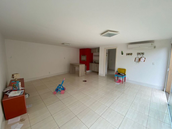 Imagem Casa com 4 Quartos à Venda, 265 m² em Chácara Das Pedras - Porto Alegre Imagem Casa com 4 Quartos à Venda, 265 m² em Chácara Das Pedras - Porto Alegre
