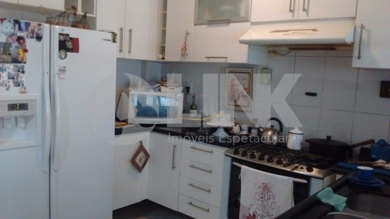 Imagem Apartamento com 3 Quartos à Venda, 194 m² em Auxiliadora - Porto Alegre Imagem Apartamento com 3 Quartos à Venda, 194 m² em Auxiliadora - Porto Alegre