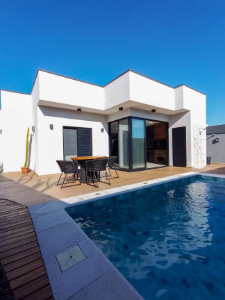 Imagem Casa com 3 Quartos à Venda, 320 m² em Taubaté Imagem Casa com 3 Quartos à Venda, 320 m² em Taubaté