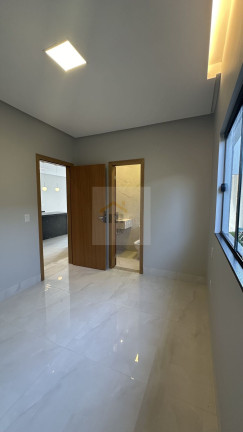 Imagem Casa com 3 Quartos à Venda, 179 m² em Parque Das Paineiras (1,2,3 E 4 Etapa) - Goiânia Imagem Casa com 3 Quartos à Venda, 179 m² em Parque Das Paineiras (1,2,3 E 4 Etapa) - Goiânia