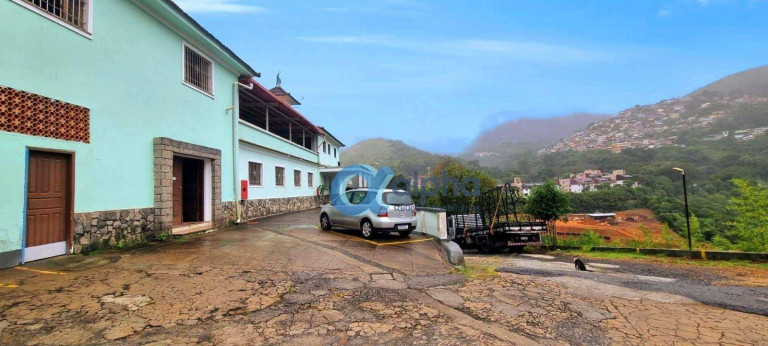 Edifício Residencial para Alugar, 3.300 m² em Roseiral - Petrópolis