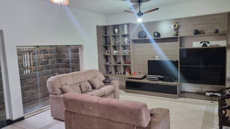 Imagem Casa com 5 Quartos à Venda, em Boa Esperança - Cuiabá Imagem Casa com 5 Quartos à Venda, em Boa Esperança - Cuiabá