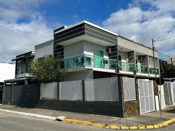 Sobrado à Venda, 65 m² em Centro - Camboriú