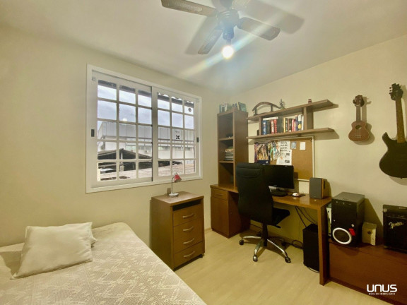 Imagem Casa com 3 Quartos à Venda, 220 m² em Estreito - Florianópolis