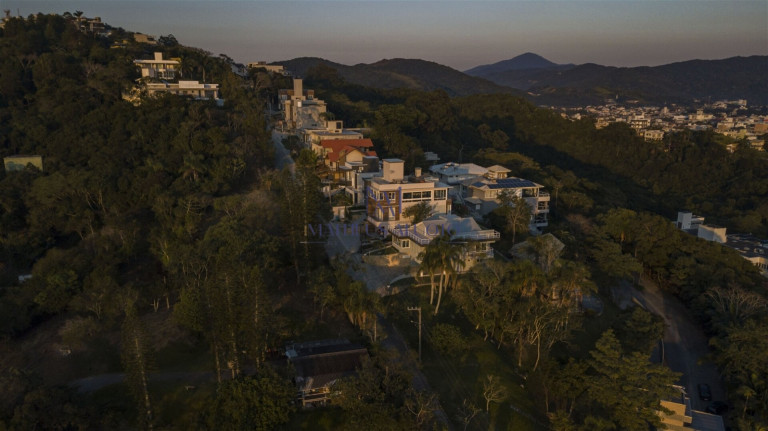 Imagem Casa com 3 Quartos à Venda, 337 m² em Centro - Bombinhas