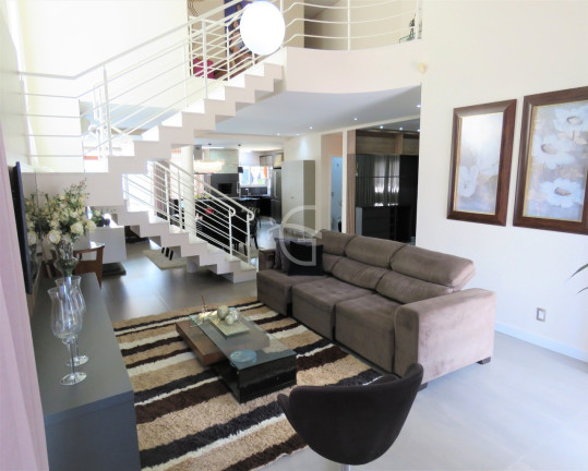 Imagem Casa com 3 Quartos à Venda, 300 m² em Anita Garibaldi - Joinville Imagem Casa com 3 Quartos à Venda, 300 m² em Anita Garibaldi - Joinville