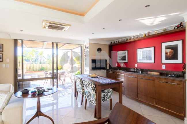 Imagem Imóvel com 3 Quartos à Venda, 278 m² em Auxiliadora - Porto Alegre Imagem Imóvel com 3 Quartos à Venda, 278 m² em Auxiliadora - Porto Alegre