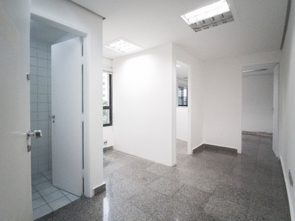 Sala Comercial à Venda, 28 m² em Itaim Bibi - São Paulo