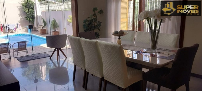 Casa com 4 Quartos à Venda, 360 m² em Centro - Pelotas
