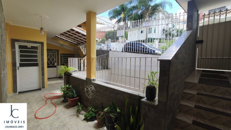 Imagem Casa com 3 Quartos à Venda, 178 m² em Centro - São Lourenço Imagem Casa com 3 Quartos à Venda, 178 m² em Centro - São Lourenço