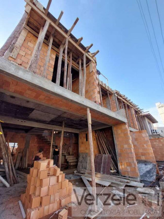 Imagem Casa com 3 Quartos à Venda, 180 m² em Centro - Balneário Camboriú Imagem Casa com 3 Quartos à Venda, 180 m² em Centro - Balneário Camboriú