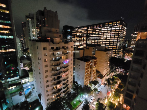 Imagem Imóvel com 4 Quartos à Venda, 143 m² em Itaim Bibi - São Paulo Imagem Imóvel com 4 Quartos à Venda, 143 m² em Itaim Bibi - São Paulo
