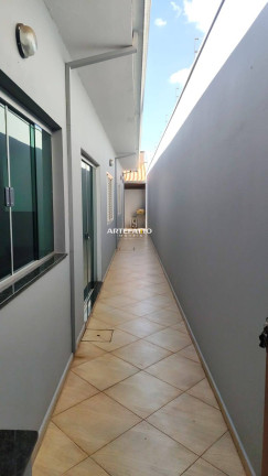 Imagem Casa com 4 Quartos à Venda, 240 m² Imagem Casa com 4 Quartos à Venda, 240 m²