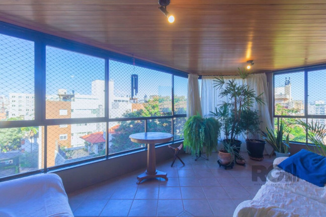 Imagem Imóvel com 3 Quartos à Venda, em Auxiliadora - Porto Alegre Imagem Imóvel com 3 Quartos à Venda, em Auxiliadora - Porto Alegre