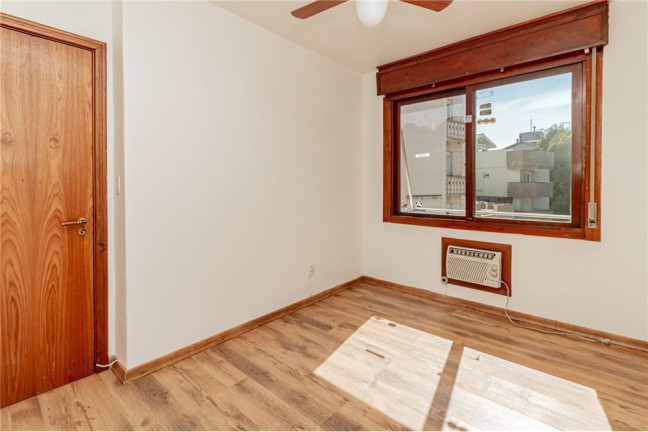 Imagem Imóvel com 2 Quartos à Venda, em Menino Deus - Porto Alegre Imagem Imóvel com 2 Quartos à Venda, em Menino Deus - Porto Alegre