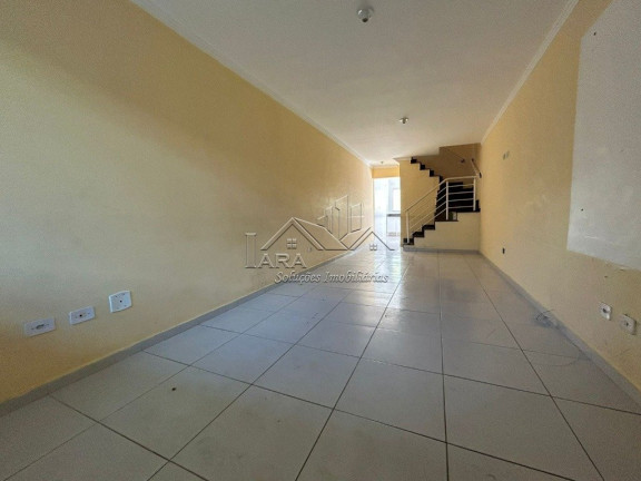 Sobrado com 3 Quartos à Venda,  em Vila Carmosina - São Paulo