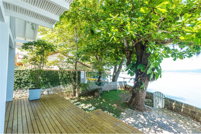 Imagem Casa com 3 Quartos à Venda, em Cacupé - Florianópolis Imagem Casa com 3 Quartos à Venda, em Cacupé - Florianópolis