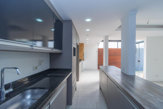 Imagem Sobrado com 2 Quartos para Alugar, 88 m² em Alto Boqueirão - Curitiba