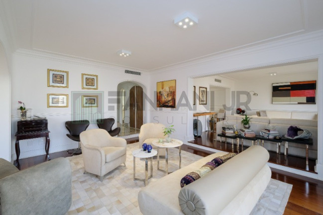 Imagem Imóvel com 4 Quartos à Venda, 267 m² em Pacaembu - São Paulo Imagem Imóvel com 4 Quartos à Venda, 267 m² em Pacaembu - São Paulo