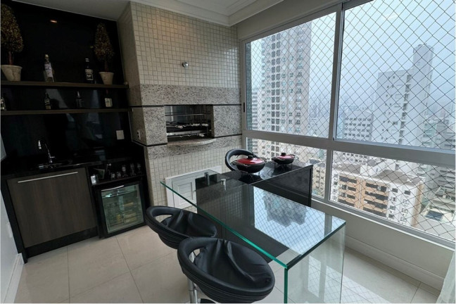Imagem Imóvel com 3 Quartos à Venda, 223 m² em Centro - Balneário Camboriú Imagem Imóvel com 3 Quartos à Venda, 223 m² em Centro - Balneário Camboriú
