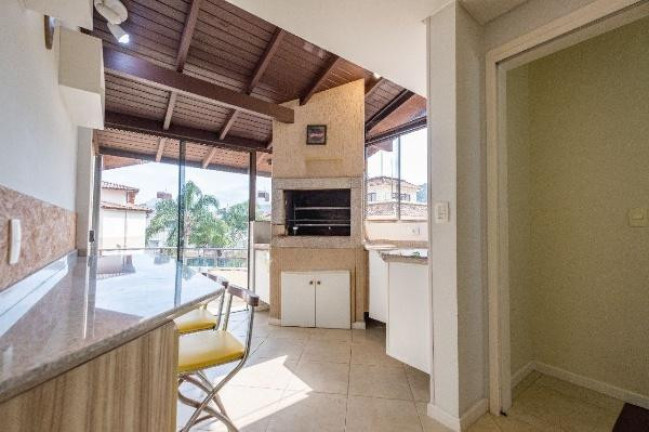 Imagem Sobrado com 3 Quartos para Alugar, 160 m² em Cachoeira Do Bom Jesus - Florianópolis