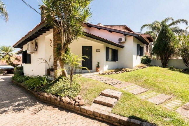 Imóvel com 4 Quartos à Venda,  em Jardim Sabará - Porto Alegre