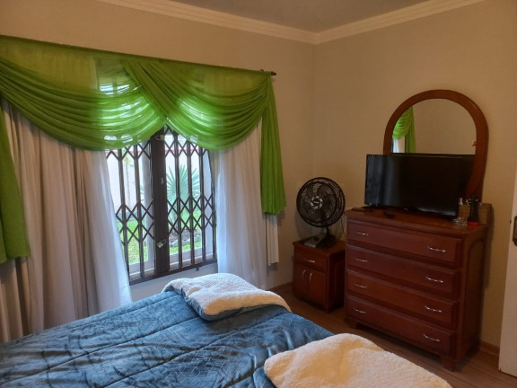 Imagem Casa com 4 Quartos à Venda, 260 m² em Aventureiro - Joinville
