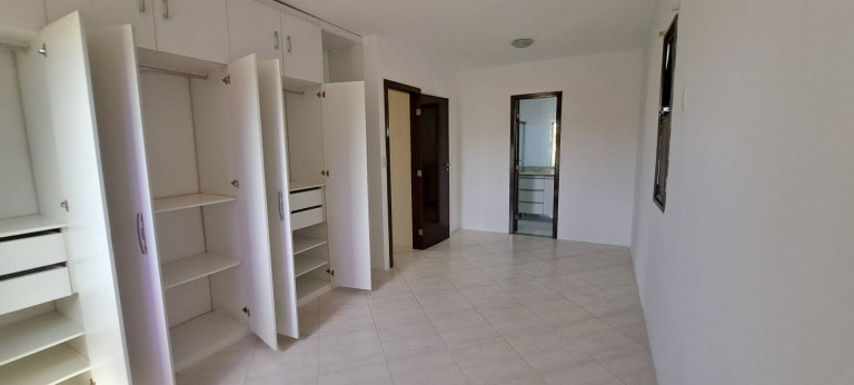 Imagem Casa com 4 Quartos para Alugar,  em Lauro De Freitas