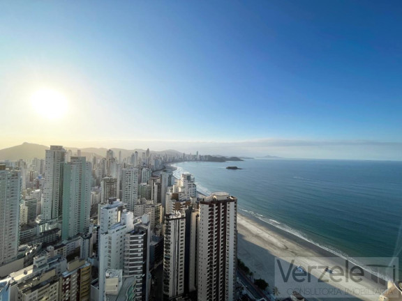 Imagem Apartamento com 3 Quartos à Venda, 144 m² em Centro