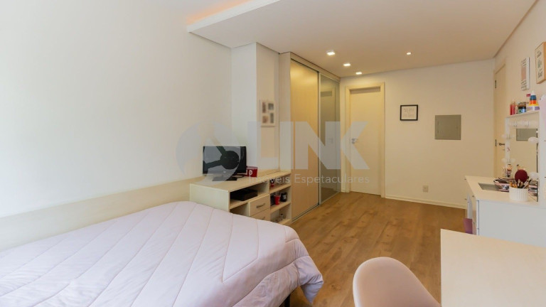 Imagem Imóvel com 4 Quartos à Venda, 223 m² em Jardim Carvalho - Porto Alegre Imagem Imóvel com 4 Quartos à Venda, 223 m² em Jardim Carvalho - Porto Alegre