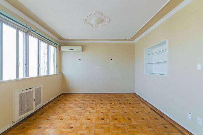 Imagem Apartamento com 3 Quartos à Venda, 210 m² em Centro Histórico - Porto Alegre Imagem Apartamento com 3 Quartos à Venda, 210 m² em Centro Histórico - Porto Alegre