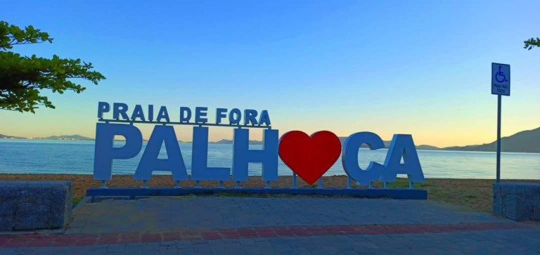 Casa com 3 Quartos para Alugar,  em Praia De Fora - Palhoça