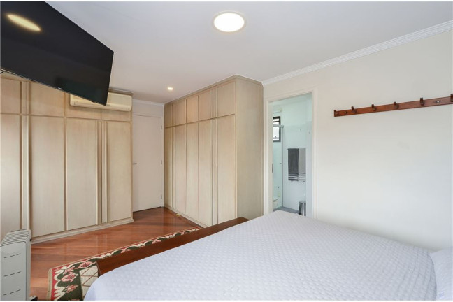 Imóvel com 3 Quartos à Venda,  em Caxingui - São Paulo