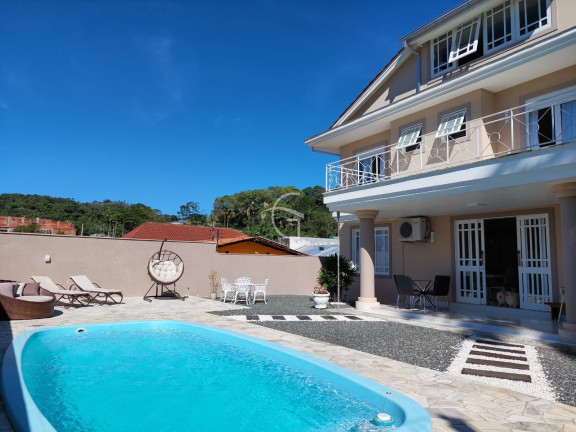 Casa com 4 Quartos à Venda, 388 m² em Glória - Joinville