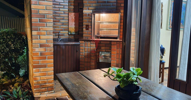 Imagem Casa com 3 Quartos à Venda, 250 m² em Itacolomi - Balneário Piçarras Imagem Casa com 3 Quartos à Venda, 250 m² em Itacolomi - Balneário Piçarras