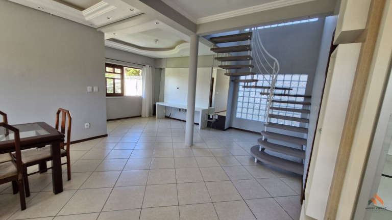 Imagem Casa com 3 Quartos à Venda, 240 m²