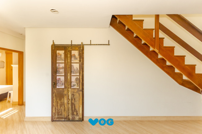 Imagem Imóvel com 2 Quartos à Venda, 135 m² em Petrópolis - Porto Alegre Imagem Imóvel com 2 Quartos à Venda, 135 m² em Petrópolis - Porto Alegre