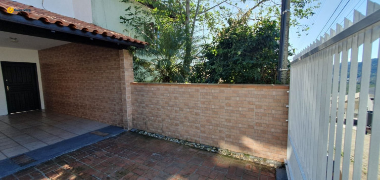 Imagem Casa com 3 Quartos à Venda, 304 m² em Trindade - Florianópolis Imagem Casa com 3 Quartos à Venda, 304 m² em Trindade - Florianópolis