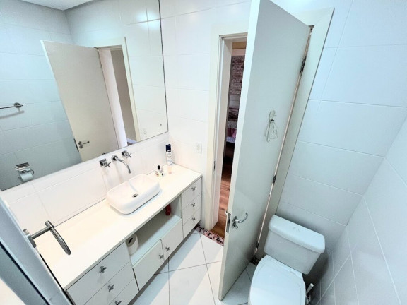Imagem Casa com 3 Quartos à Venda, 300 m² em Vila Nova - Porto Alegre Imagem Casa com 3 Quartos à Venda, 300 m² em Vila Nova - Porto Alegre