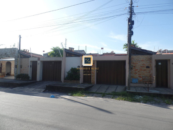 Imagem Casa com 3 Quartos à Venda, em Lagoa Redonda - Fortaleza Imagem Casa com 3 Quartos à Venda, em Lagoa Redonda - Fortaleza