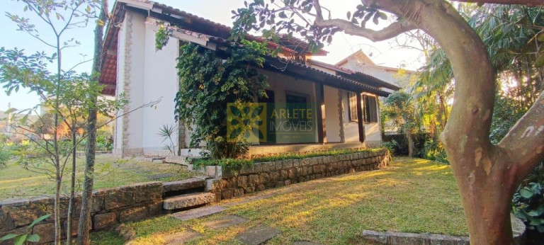 Imagem Casa com 3 Quartos à Venda, 180 m² em José Amândio - Bombinhas Imagem Casa com 3 Quartos à Venda, 180 m² em José Amândio - Bombinhas