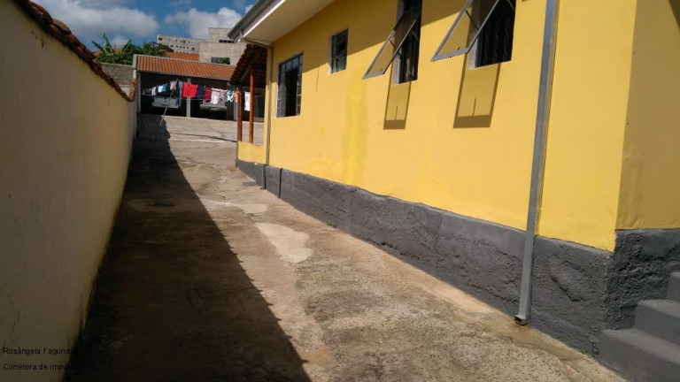 Imagem Casa com 3 Quartos à Venda, 200 m² em Jardim Country Club - Poços De Caldas Imagem Casa com 3 Quartos à Venda, 200 m² em Jardim Country Club - Poços De Caldas