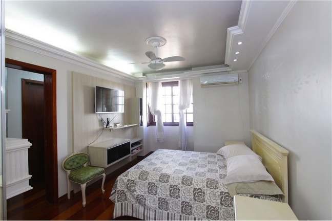 Imagem Casa com 5 Quartos à Venda, em São José - Porto Alegre Imagem Casa com 5 Quartos à Venda, em São José - Porto Alegre