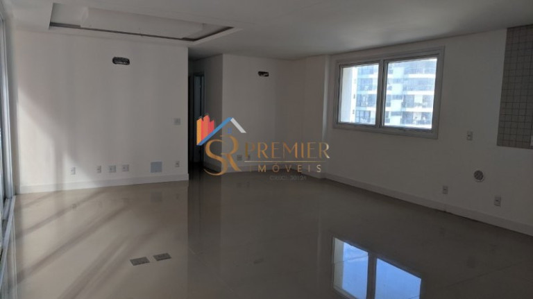 Apartamento com 3 Quartos à Venda, 117 m² em Centro - Florianópolis