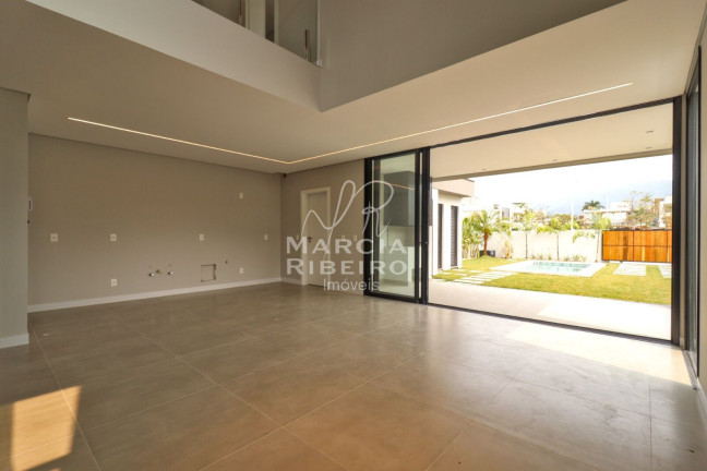 Imagem Casa com 3 Quartos à Venda, 237 m² em Lagoa Da Conceição - Florianópolis Imagem Casa com 3 Quartos à Venda, 237 m² em Lagoa Da Conceição - Florianópolis
