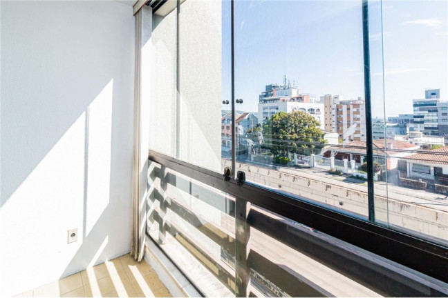 Imagem Imóvel com 3 Quartos à Venda, em Três Figueiras - Porto Alegre Imagem Imóvel com 3 Quartos à Venda, em Três Figueiras - Porto Alegre