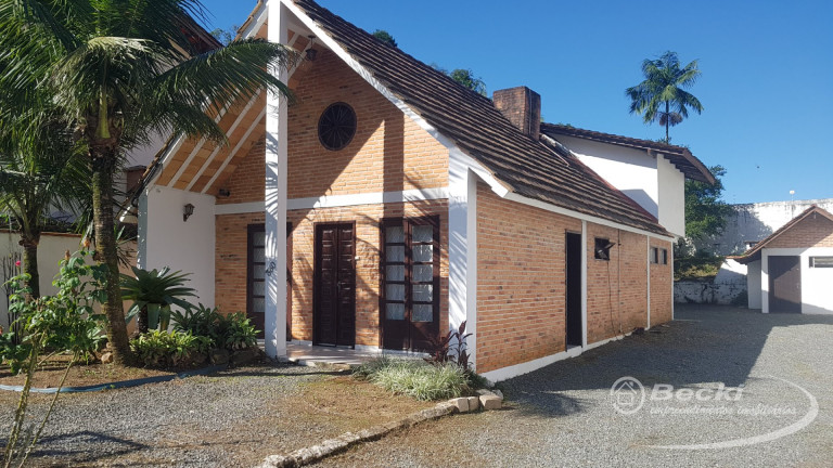 Imagem Casa com 6 Quartos à Venda, 166 m² em Atiradores - Joinville Imagem Casa com 6 Quartos à Venda, 166 m² em Atiradores - Joinville