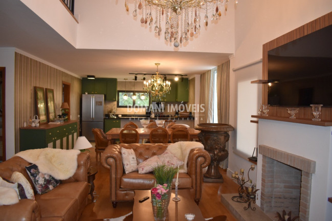 Imagem Casa com 4 Quartos à Venda, 258 m² em Região Do Alto Da Boa Vista - Campos Do Jordão Imagem Casa com 4 Quartos à Venda, 258 m² em Região Do Alto Da Boa Vista - Campos Do Jordão