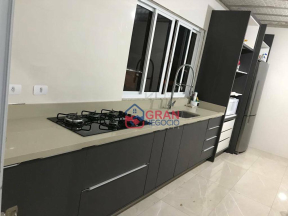Sobrado com 4 Quartos à Venda, 430 m² em Tatuquara - Curitiba
