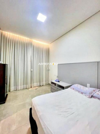 Imagem Casa com 3 Quartos à Venda, 300 m² Imagem Casa com 3 Quartos à Venda, 300 m²